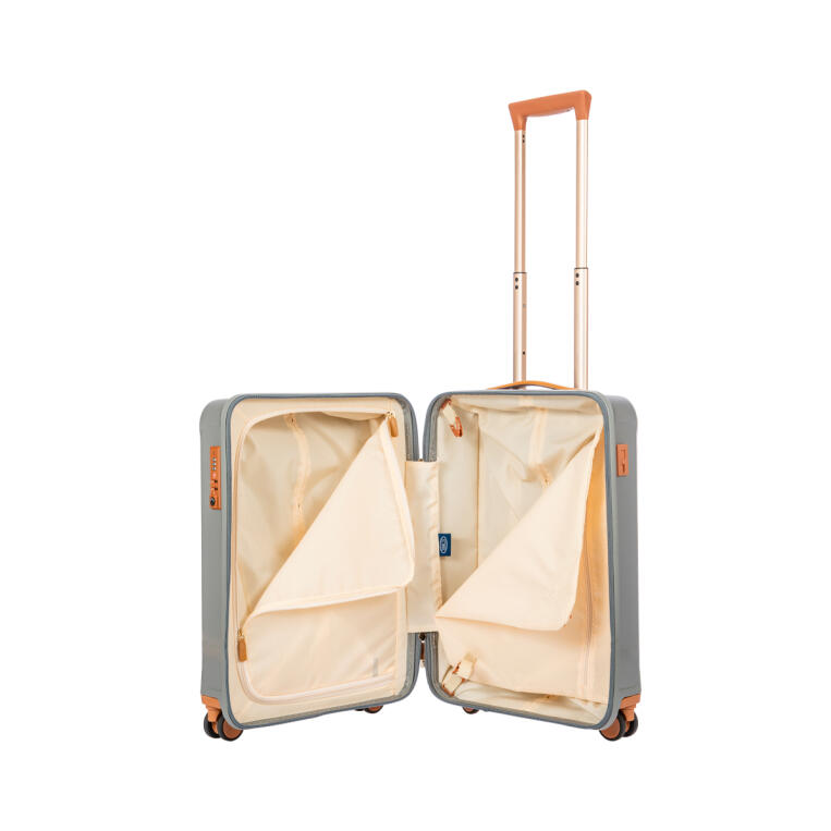 Чемодан дорожный