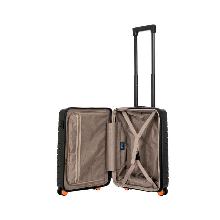 Чемодан дорожный