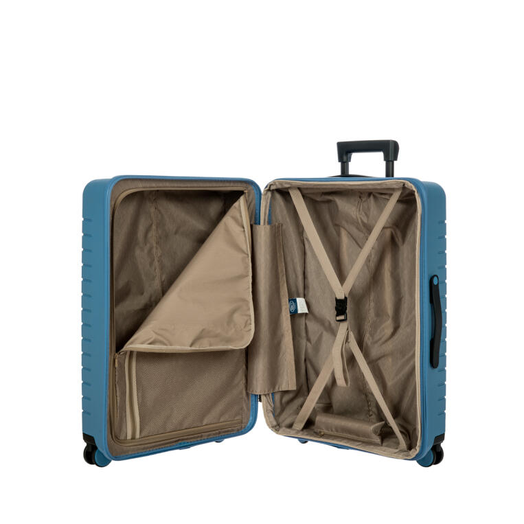 Чемодан дорожный