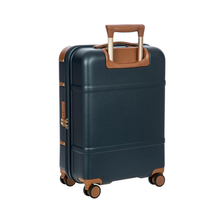 Чемодан дорожный