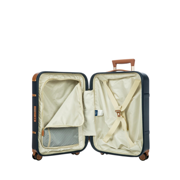 Чемодан дорожный