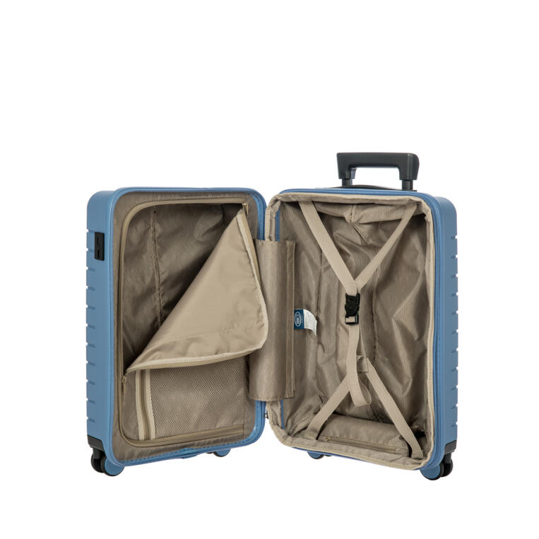 Чемодан дорожный