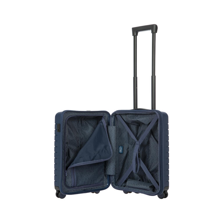 Чемодан дорожный